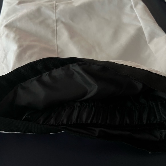 Womens White waterproof Ski Pants. Like new. Worn once.Brand-Wantdo.Size Large. - Picture 9 of 13